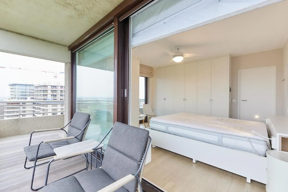 Royal Ascot III 11-04 Apartment Ostend Belgium