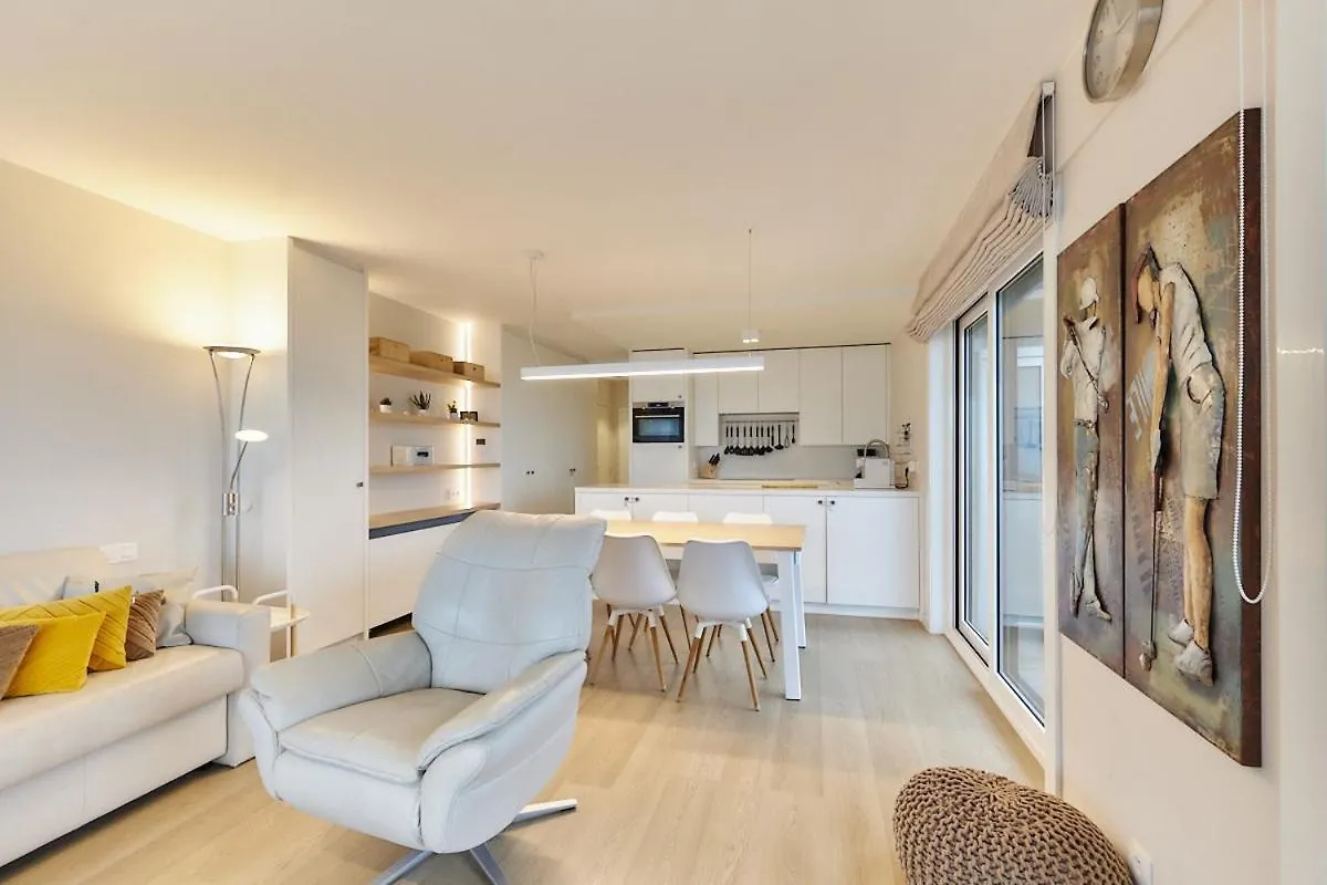 Royal Ascot III 11-04 Apartment Ostend